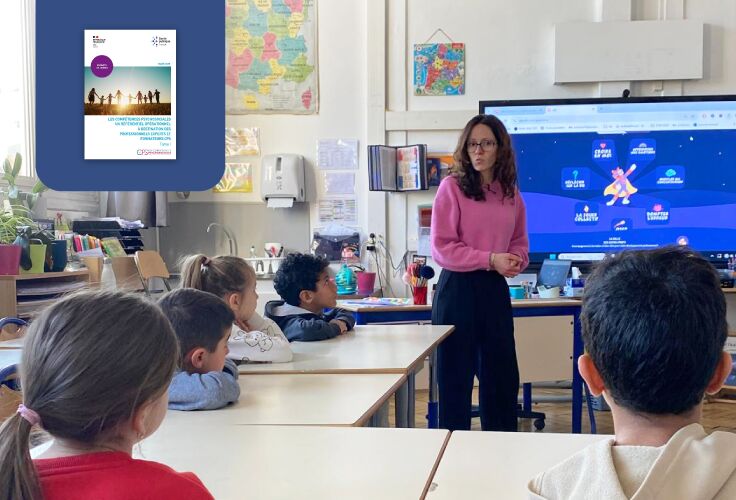 une intervenante Lili propose des activités CPS dans une classe